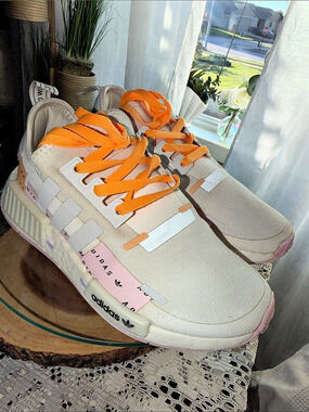 Adidas NMD_R1 GZ8013 Cream Pink Orange Sneakers Women’s Size 6